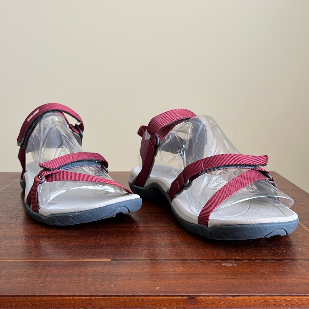 New in Box - Teva W Verra Sandals in Port - 8.5 - Picture 3 of 8